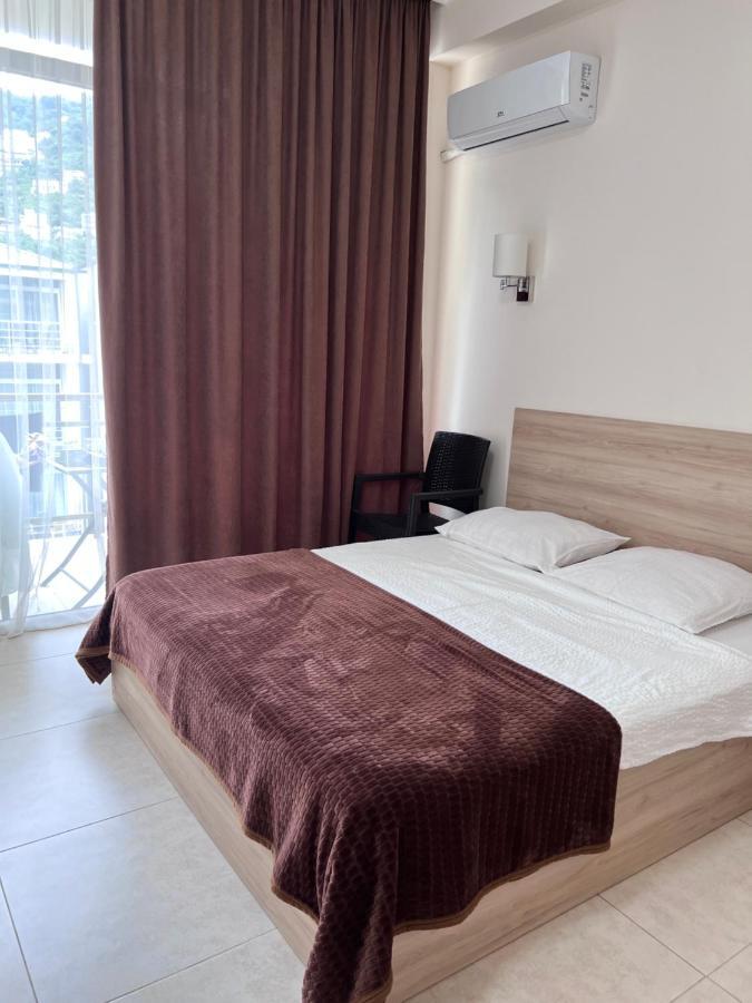 Sunshine Hotel Квариати Экстерьер фото